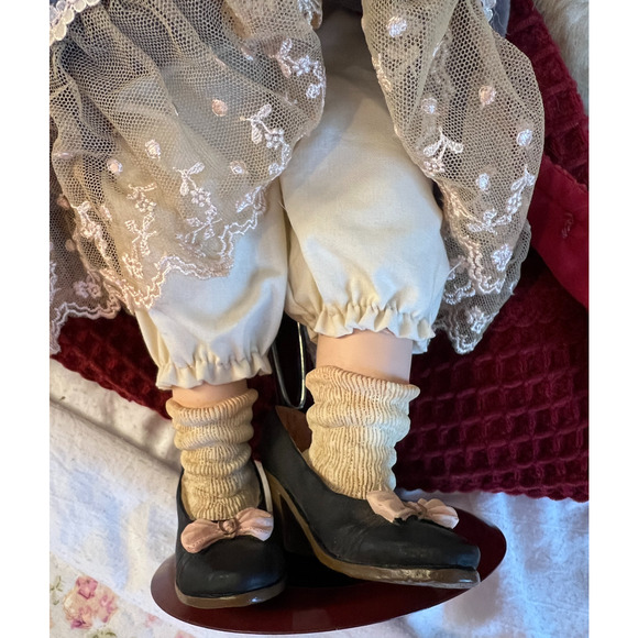 Boyd's Collection Amy 1999 Porcelin Doll Limited Edition 11039 of 18000 Vintage - Picture 10 of 16